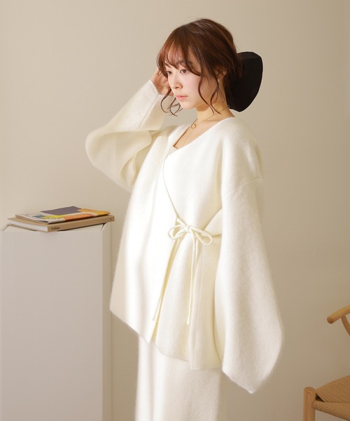 LAULEN(ローレン)の「cache coeur knit cardigan /カシュクール ボリュームスリーブ ニット カーディガン(カーディガン/ボレロ・レディース・ベージュ/ブラック/アイボリー・FREE)」の14枚目の写真