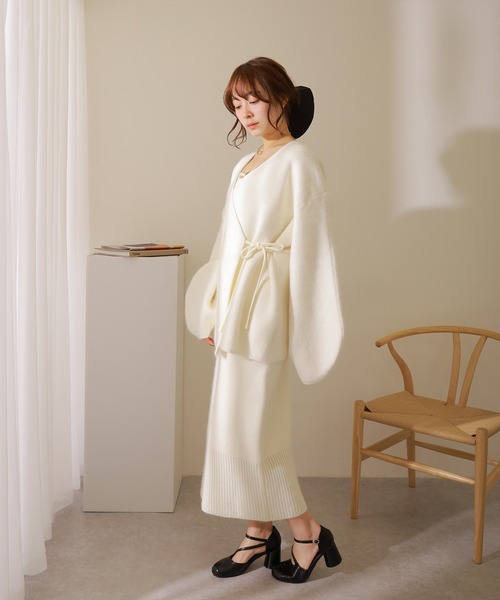 LAULEN(ローレン)の「cache coeur knit cardigan /カシュクール ボリュームスリーブ ニット カーディガン(カーディガン/ボレロ・レディース・ベージュ/ブラック/アイボリー・FREE)」の17枚目の写真