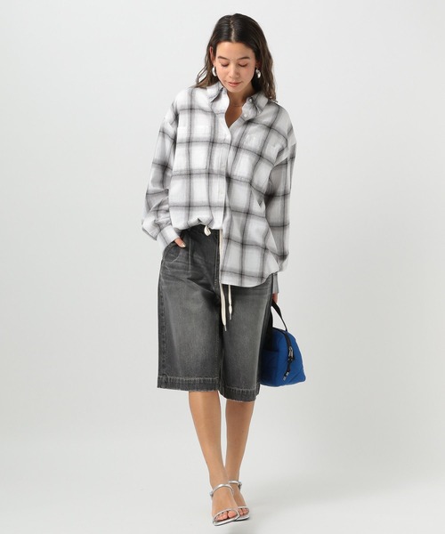 BAYFLOW（ベイフロー）の「[トレンドアイテム]デニムショートパンツ（デニムパンツ・レディース・ブラック/ブルー・SMALL/MEDIUM）」の3枚目の写真