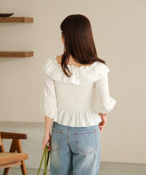 Kastane（カスタネ）の「【無地&チェック/2WAY/4色展開】シャーリングオフショルブラウス（シャツ/ブラウス・レディース・ブラック/オフホワイト/ブルー/ベージュ/アイボリー・FREE）」の6枚目の写真