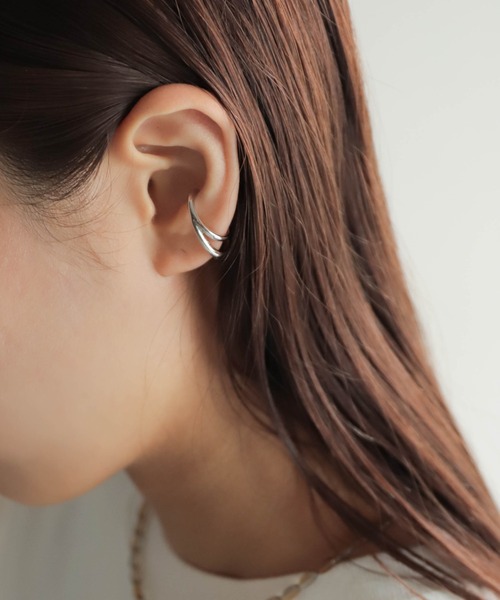 rapiecage（ラピエサージュ）の「ダブルUラインイヤカフ（イヤーカフ・レディース・ゴールド/シルバー・FREE）」の3枚目の写真