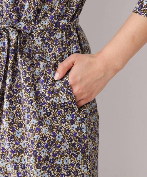 LAURA ASHLEY(ローラアシュレイ)の「【洗える/コットン100%/同柄アイテムあり】アマイア ディッツィー柄 ワンピース(ワンピース・レディース・ネイビー系/イエロー系その他2・40/38)」の18枚目の写真