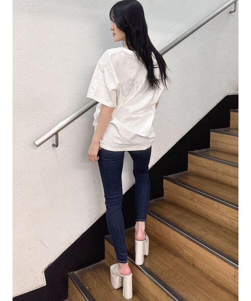 GYDA（ジェイダ）の「BACK GYDA bijou BIG Tシャツ（Tシャツ/カットソー・レディース・オフホワイト/ブラック・FREE）」の6枚目の写真