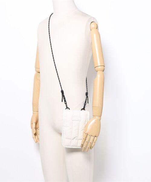 HUNTER(ハンター)の「【HUNTER】NTREPID PUFFER ESSENTIAL PHONE POUCH(ショルダーバッグ・メンズ・ブラック/オフホワイト・FREE)」の6枚目の写真
