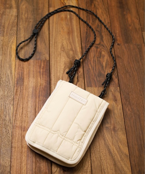 HUNTER(ハンター)の「【HUNTER】NTREPID PUFFER ESSENTIAL PHONE POUCH(ショルダーバッグ・メンズ・ブラック/オフホワイト・FREE)」の1枚目の写真