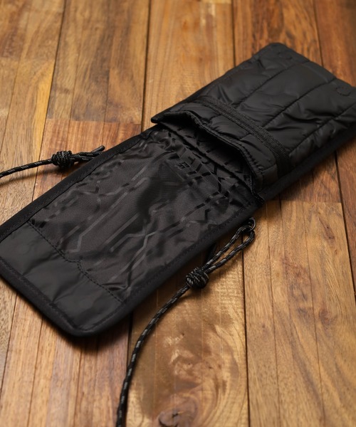 HUNTER(ハンター)の「【HUNTER】NTREPID PUFFER ESSENTIAL PHONE POUCH(ショルダーバッグ・メンズ・ブラック/オフホワイト・FREE)」の7枚目の写真