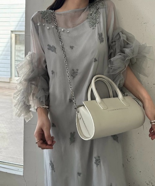 WILLFULLY（ウィルフリー）の「hem tiered volume sleeve embroidery OP（ワンピース・レディース・ブラック/エメラルド/ブルー系その他/ライトベージュ/チャコール・FREE）」の9枚目の写真