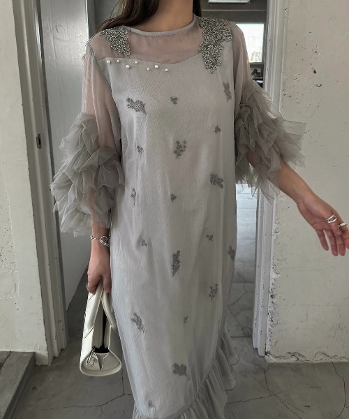 WILLFULLY（ウィルフリー）の「hem tiered volume sleeve embroidery OP（ワンピース・レディース・ブラック/エメラルド/ブルー系その他/ライトベージュ/チャコール・FREE）」の11枚目の写真