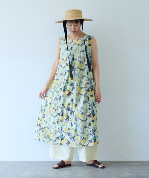 yuni（ユニ　）の「水彩花プリント　ノースリーブフレアワンピース（ワンピース・レディース・イエロー/ブルー・FREE）」の4枚目の写真