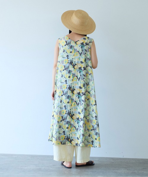 yuni（ユニ　）の「水彩花プリント　ノースリーブフレアワンピース（ワンピース・レディース・イエロー/ブルー・FREE）」の8枚目の写真