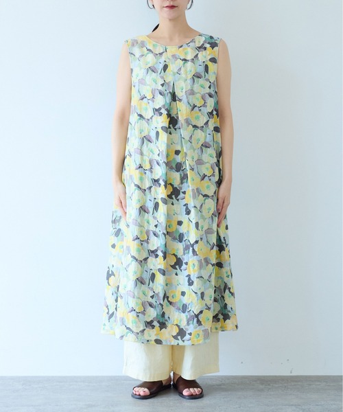 yuni（ユニ　）の「水彩花プリント　ノースリーブフレアワンピース（ワンピース・レディース・イエロー/ブルー・FREE）」の9枚目の写真