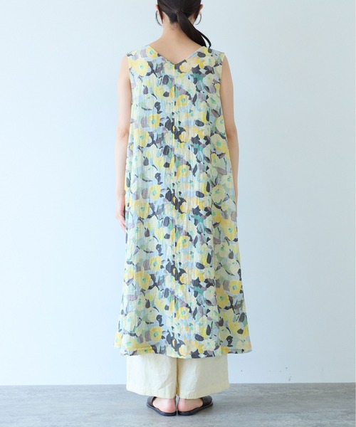 yuni（ユニ　）の「水彩花プリント　ノースリーブフレアワンピース（ワンピース・レディース・イエロー/ブルー・FREE）」の11枚目の写真