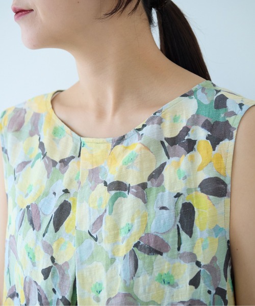 yuni（ユニ　）の「水彩花プリント　ノースリーブフレアワンピース（ワンピース・レディース・イエロー/ブルー・FREE）」の12枚目の写真