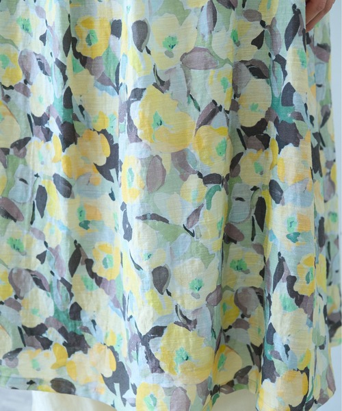 yuni（ユニ　）の「水彩花プリント　ノースリーブフレアワンピース（ワンピース・レディース・イエロー/ブルー・FREE）」の17枚目の写真