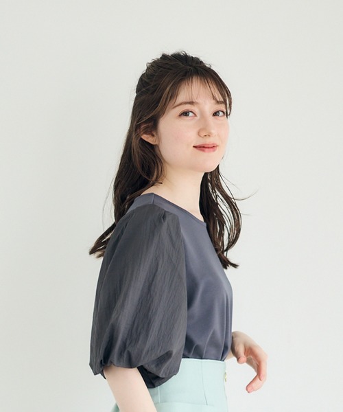 12Twelve Agenda（トゥエルブ　アジェンダ）の「シアーオーガンパフスリーブカットソープルオーバー（Tシャツ/カットソー・レディース・ネイビー/グレイッシュベージュ/チャコールグレー・M）」の11枚目の写真