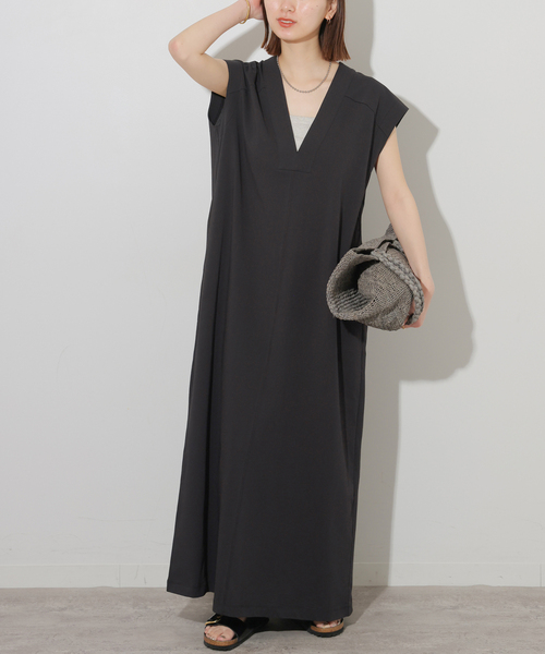 JOURNAL STANDARD relume(ジャーナルスタンダード レリューム)の「マキシプルオーバーワンピース(ワンピース・レディース・ブラック/カーキ・FREE)」の1枚目の写真