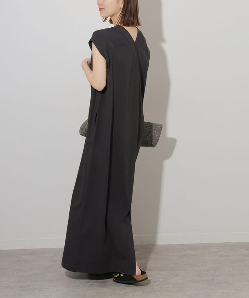 JOURNAL STANDARD relume(ジャーナルスタンダード レリューム)の「マキシプルオーバーワンピース(ワンピース・レディース・ブラック/カーキ・FREE)」の4枚目の写真