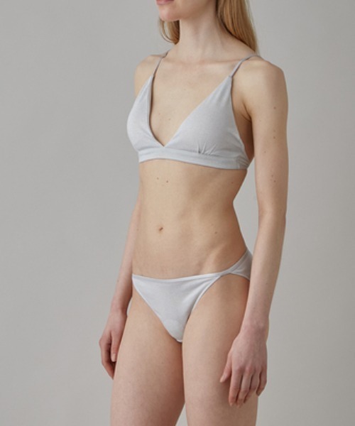 UNDERSON UNDERSON(アンダーソン アンダーソン)の「ラメトライアングルブラ(ブラジャー・レディース・ブラック/ゴールド/シルバー・1/0/2)」の5枚目の写真