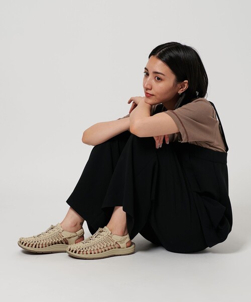 KEEN(キーン)の「<KEEN>ウィメンズ UNEEK/サンダル(サンダル・レディース・ブラック/ベージュ・23cm/25cm/23.5cm/24.5cm/24cm)」の20枚目の写真