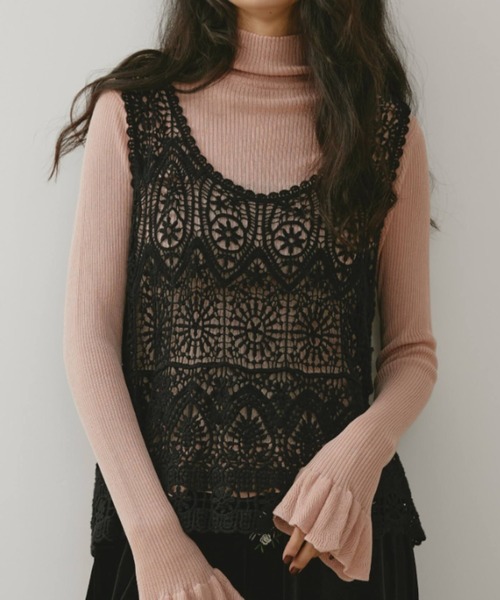 Libra Cue（リブラ キュー）の「かぎ編みレイヤードジレ（ベスト・レディース・アイボリー/ブラック・FREE）」の2枚目の写真