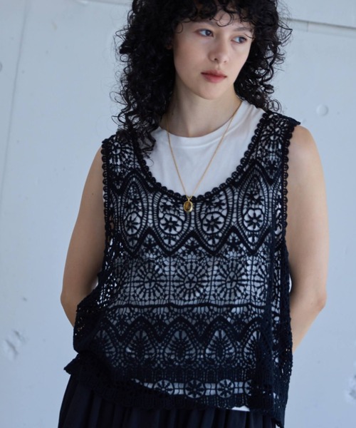 Libra Cue（リブラ キュー）の「かぎ編みレイヤードジレ（ベスト・レディース・アイボリー/ブラック・FREE）」の7枚目の写真