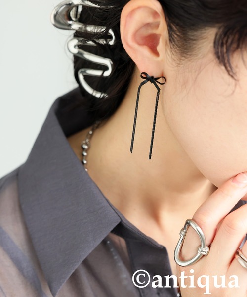 antiqua(アンティカ)の「リボンモチーフピアス(ピアス(両耳用)・レディース・ゴールド/シルバー/ブラック・フリー)」の6枚目の写真