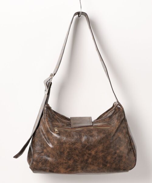 Chikashitsu +（チカシツプラス）の「【Chikashitsu +】antique coating buckle shoulder bag / 【チカシツプラス】アンティークコーティングバックルショルダーバッグ（ショルダーバッグ・メンズ・ブラウン・ONE SIZE）」の3枚目の写真