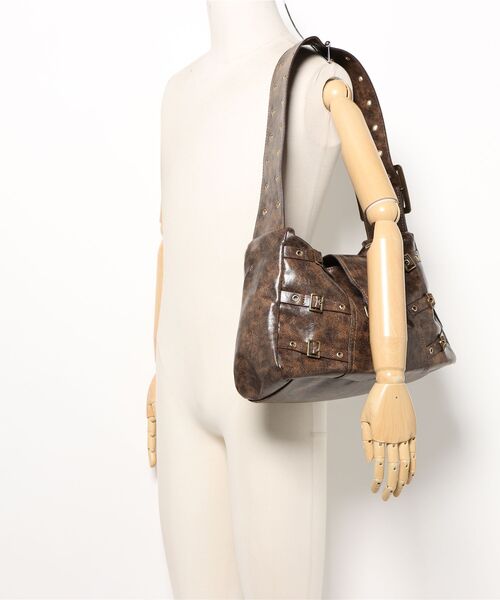 Chikashitsu +（チカシツプラス）の「【Chikashitsu +】antique coating buckle shoulder bag / 【チカシツプラス】アンティークコーティングバックルショルダーバッグ（ショルダーバッグ・メンズ・ブラウン・ONE SIZE）」の6枚目の写真
