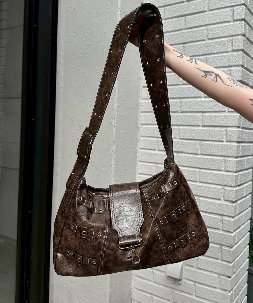 Chikashitsu +(`JVcvX)́yChikashitsu{zantique coating buckle shoulder bag / y`JVcvXzAeB[NR[eBOobNV_[obO(V_[obO)