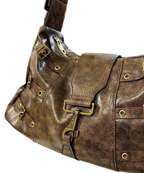 Chikashitsu +（チカシツプラス）の「【Chikashitsu +】antique coating buckle shoulder bag / 【チカシツプラス】アンティークコーティングバックルショルダーバッグ（ショルダーバッグ・メンズ・ブラウン・ONE SIZE）」の8枚目の写真