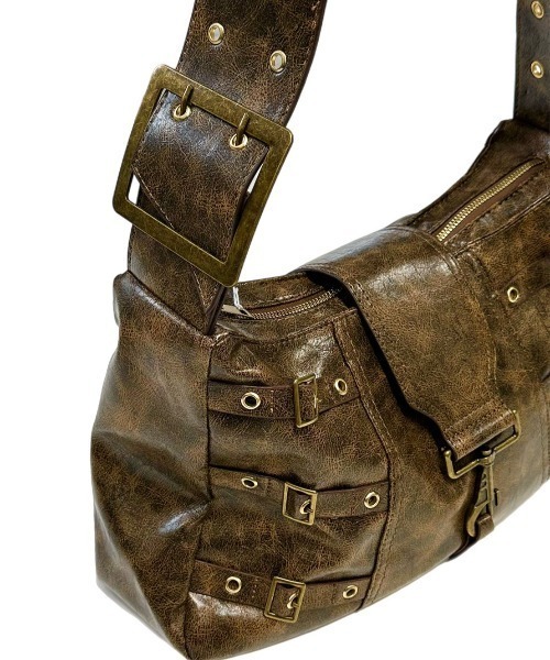 Chikashitsu +（チカシツプラス）の「【Chikashitsu +】antique coating buckle shoulder bag / 【チカシツプラス】アンティークコーティングバックルショルダーバッグ（ショルダーバッグ・メンズ・ブラウン・ONE SIZE）」の9枚目の写真