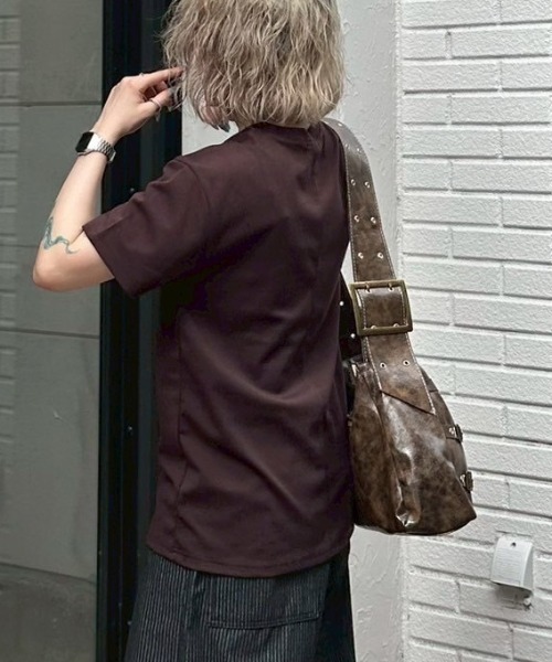 Chikashitsu +（チカシツプラス）の「【Chikashitsu +】antique coating buckle shoulder bag / 【チカシツプラス】アンティークコーティングバックルショルダーバッグ（ショルダーバッグ・メンズ・ブラウン・ONE SIZE）」の15枚目の写真