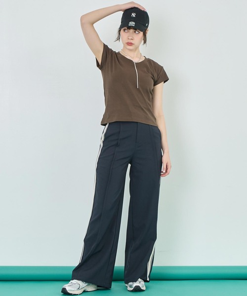 ANAP(アナップ)の「シンプルノーマルTシャツ(Tシャツ/カットソー・レディース・ネイビー/ブラウン/ホワイト/ブラック・FREE)」の19枚目の写真