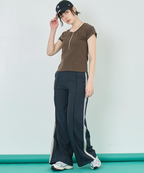 ANAP(アナップ)の「シンプルノーマルTシャツ(Tシャツ/カットソー・レディース・ネイビー/ブラウン/ホワイト/ブラック・FREE)」の20枚目の写真