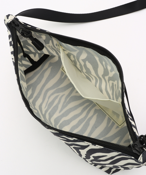 BAGSINPROGRESS(バッグズインプログレス)の「【BAGS IN PROGRESS/バッグス イン プログレス】 FANNYPACK CROSSBODY ZEB(ショルダーバッグ・レディース・ホワイト・FREE)」の7枚目の写真