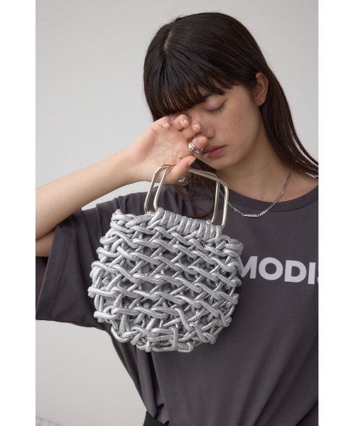 AZUL by moussy(アズールバイマウジー)の「メタルハンドルメタリック編み込みバッグ(ショルダーバッグ・レディース・ゴールド/シルバー・FREE)」の9枚目の写真