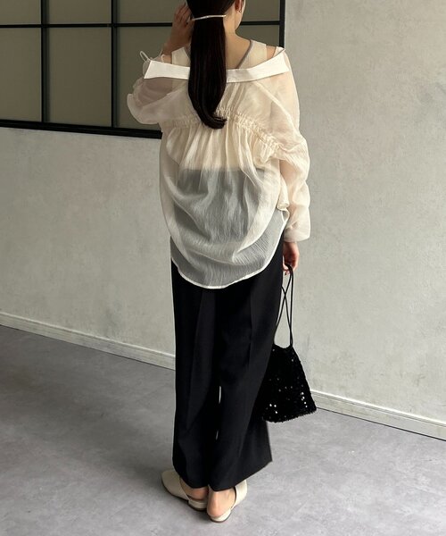 Thevon（ゼボン）の「ラメワッシャー袖シャーリングシアーシャツ（シャツ/ブラウス・レディース・ブラウン/ベージュ/アイボリー/サックスブルー・FREE）」の10枚目の写真