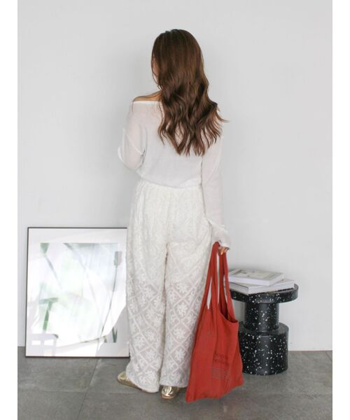 Ungrid（アングリッド）の「オフショルデザインシアーロングスリーブTee（Tシャツ/カットソー・レディース・ブラック/オフホワイト/レッド/その他1・FREE）」の17枚目の写真