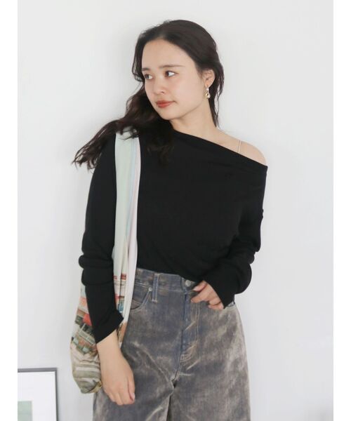 Ungrid（アングリッド）の「オフショルデザインシアーロングスリーブTee（Tシャツ/カットソー・レディース・ブラック/オフホワイト/レッド/その他1・FREE）」の19枚目の写真