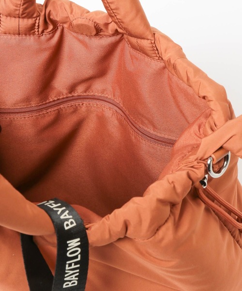 BAYFLOW（ベイフロー）の「【A4サイズ対応】マルチWAYポーチチャーム付きトートパフバッグ / ショルダーバッグ / ミニリュック（トートバッグ・レディース・テラコッタ/アイボリー/ブラック/ライトブルー・FREE）」の11枚目の写真