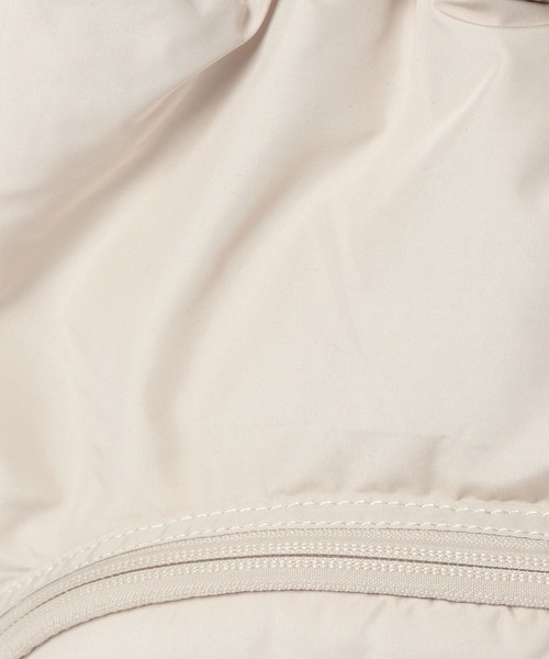 BAYFLOW（ベイフロー）の「【A4サイズ対応】マルチWAYポーチチャーム付きトートパフバッグ / ショルダーバッグ / ミニリュック（トートバッグ・レディース・テラコッタ/アイボリー/ブラック/ライトブルー・FREE）」の9枚目の写真