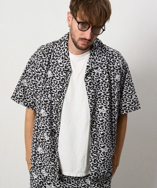 STUD MUFFIN（スタッドマフィン）の「STUD MUFFIN/スタッドマフィン/レオパード オープンカラーシャツ（シャツ/ブラウス・メンズ・ブラック/イエロー・3/2/4）」の2枚目の写真