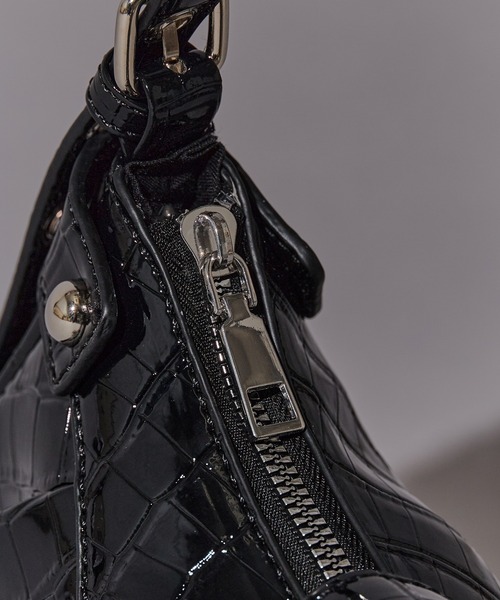 BLANK　（ブランク）の「Vintage-Like Belt Bag / ヴィンテージライク ベルトバッグ（ショルダーバッグ・レディース・ブラック/ホワイト/ブラウン/レッド・FREE）」の7枚目の写真