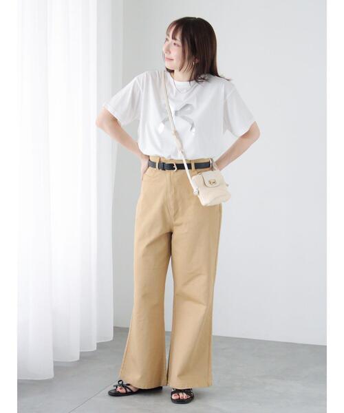 Te chichi TERRASSE（テチチテラス）の「【接触冷感】箔リボンモチーフTシャツ（Tシャツ/カットソー・レディース・オフホワイト/ブラック/ベージュ・F）」の4枚目の写真