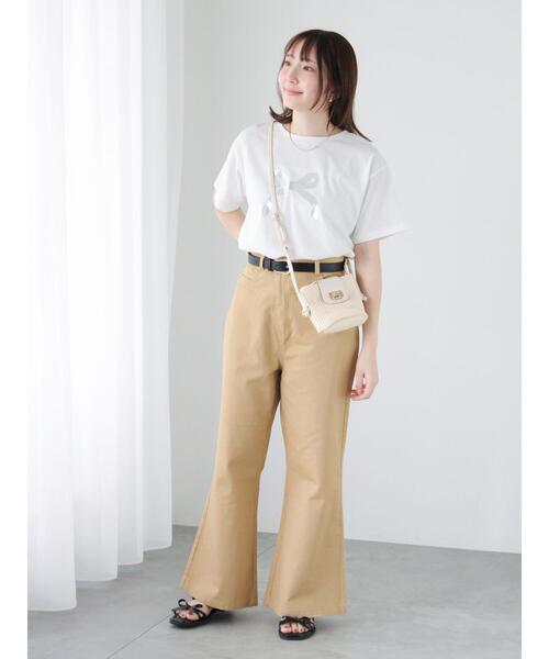 Te chichi TERRASSE（テチチテラス）の「【接触冷感】箔リボンモチーフTシャツ（Tシャツ/カットソー・レディース・オフホワイト/ブラック/ベージュ・F）」の5枚目の写真