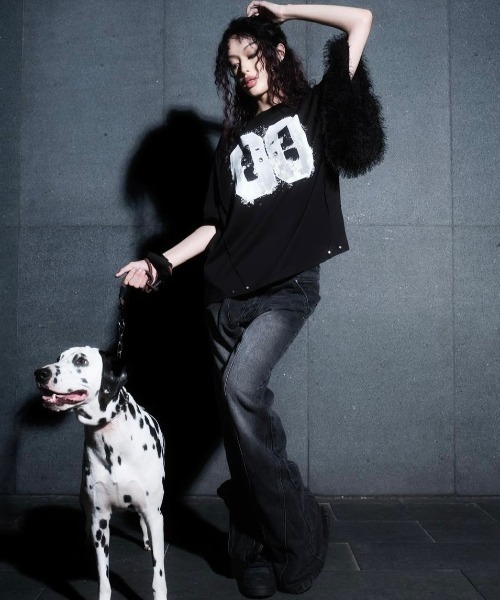 COZY WORLDWIDE（コージーワールドワイド）の「【Cozy world Wide】00 KNIGHT CLUB T SHIRT / 【コージーワールドワイド】ナンバープリント半袖Tシャツ（Tシャツ/カットソー・メンズ・ブラック・M）」の3枚目の写真