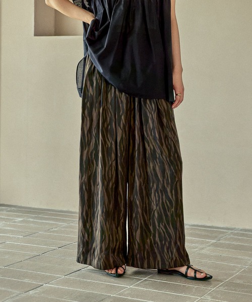 LEPSIM(レプシィム)の「アニマル柄パンツ 577722(その他パンツ・レディース・ホワイト×ブラック/カーキブラウン/ダークオレンジ・FREE)」の3枚目の写真