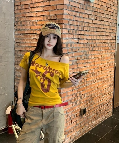 オフショルダー 平成Tシャツ グランジ y2k オリーブ色 おにぃ系 ギャル オフショル ロンT 長袖 Tシャツ トップス ロゴ ラグラン 韓国