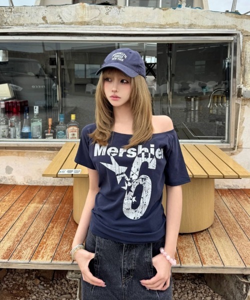 Ritzy（リッツィー）の「Y2K ロゴプリント オフショルダー半袖Tシャツ（Tシャツ/カットソー・レディース・ホワイト/ネイビー/グレー/マスタード・S/M/L）」の12枚目の写真