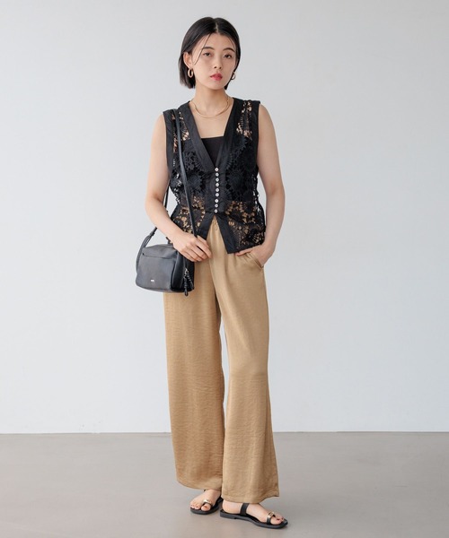 BAYFLOW（ベイフロー）の「[首元すっきり見え]Vネックレースブラウスベスト（ベスト・レディース・ブラック/オフホワイト・FREE）」の3枚目の写真